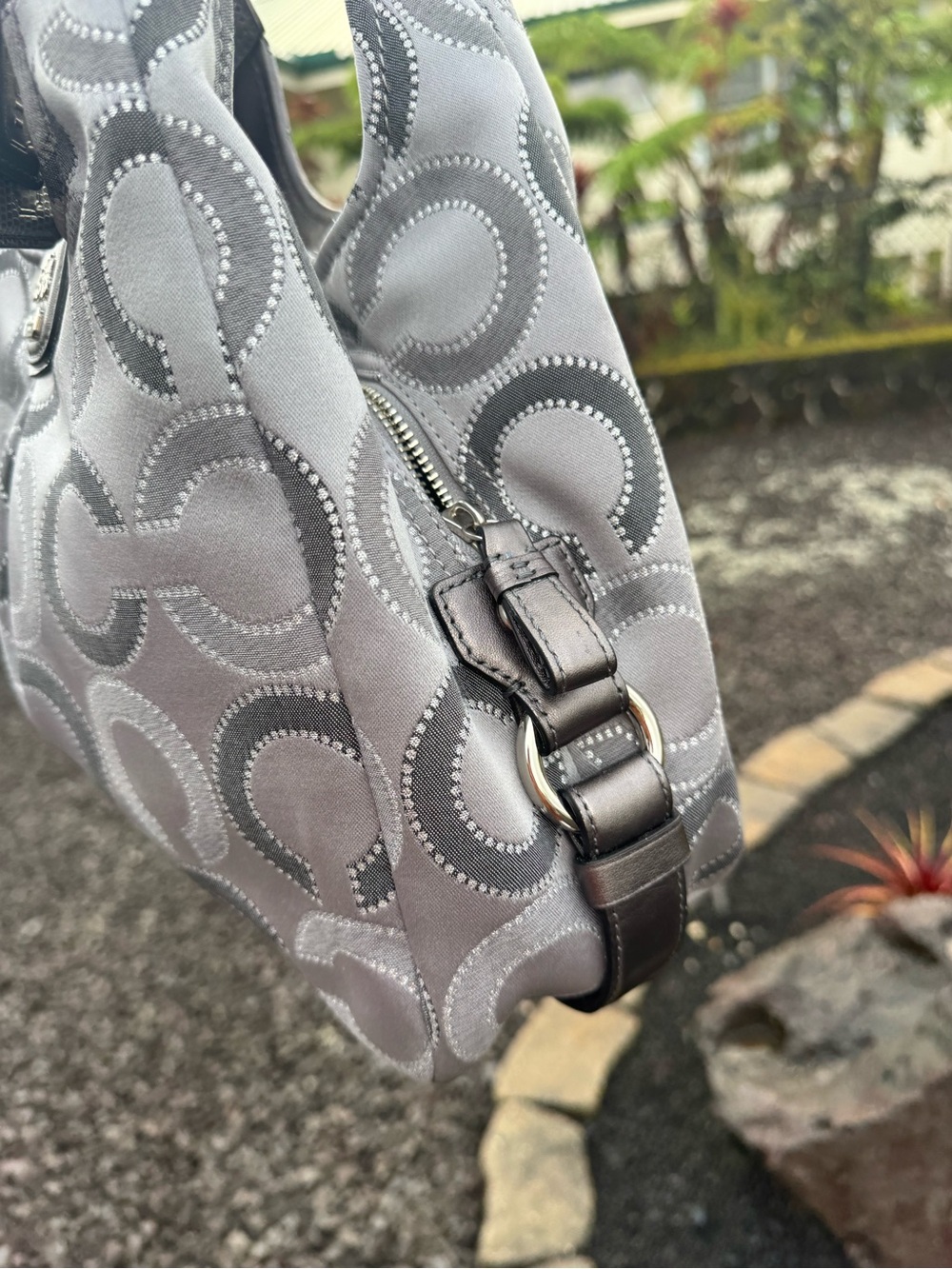 Coach Maggie Op Art NWT Satchel/Shoulder Gray Silver Signature Shoulder Bag - Picture 6 of 11